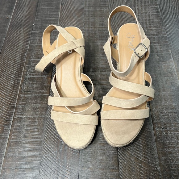 Elegant Tan Espadrille Wedge Sandals - Picture 5 of 6
